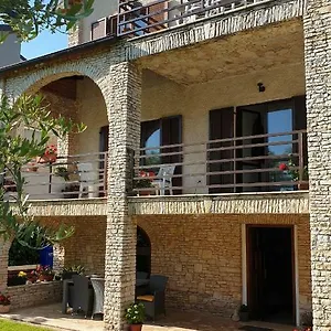 https://apartments-lucas.pula-hotels.org